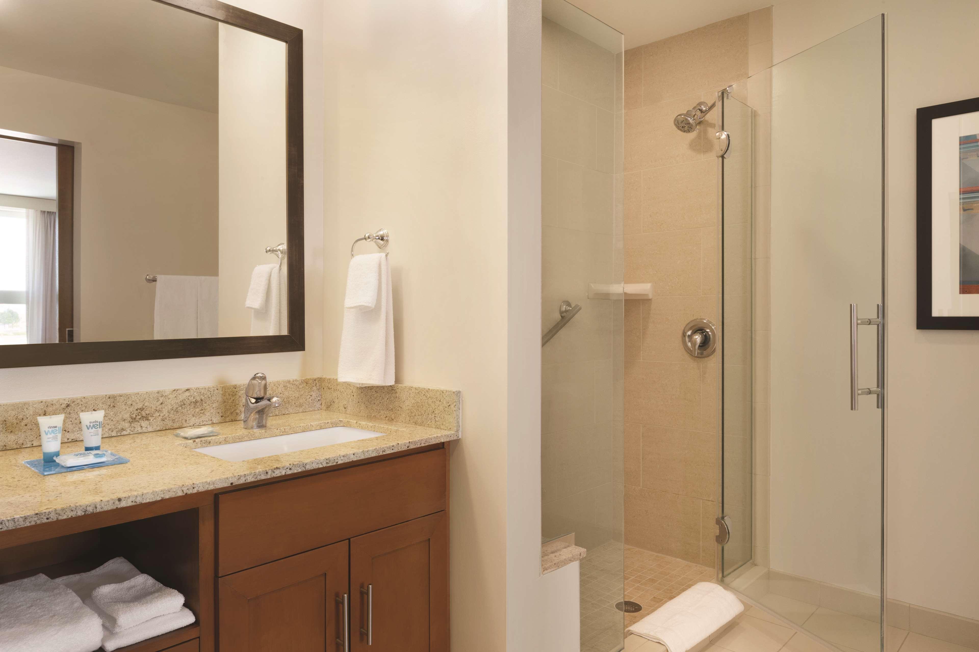 One-Bedroom King Suite,1438828099:JPEG