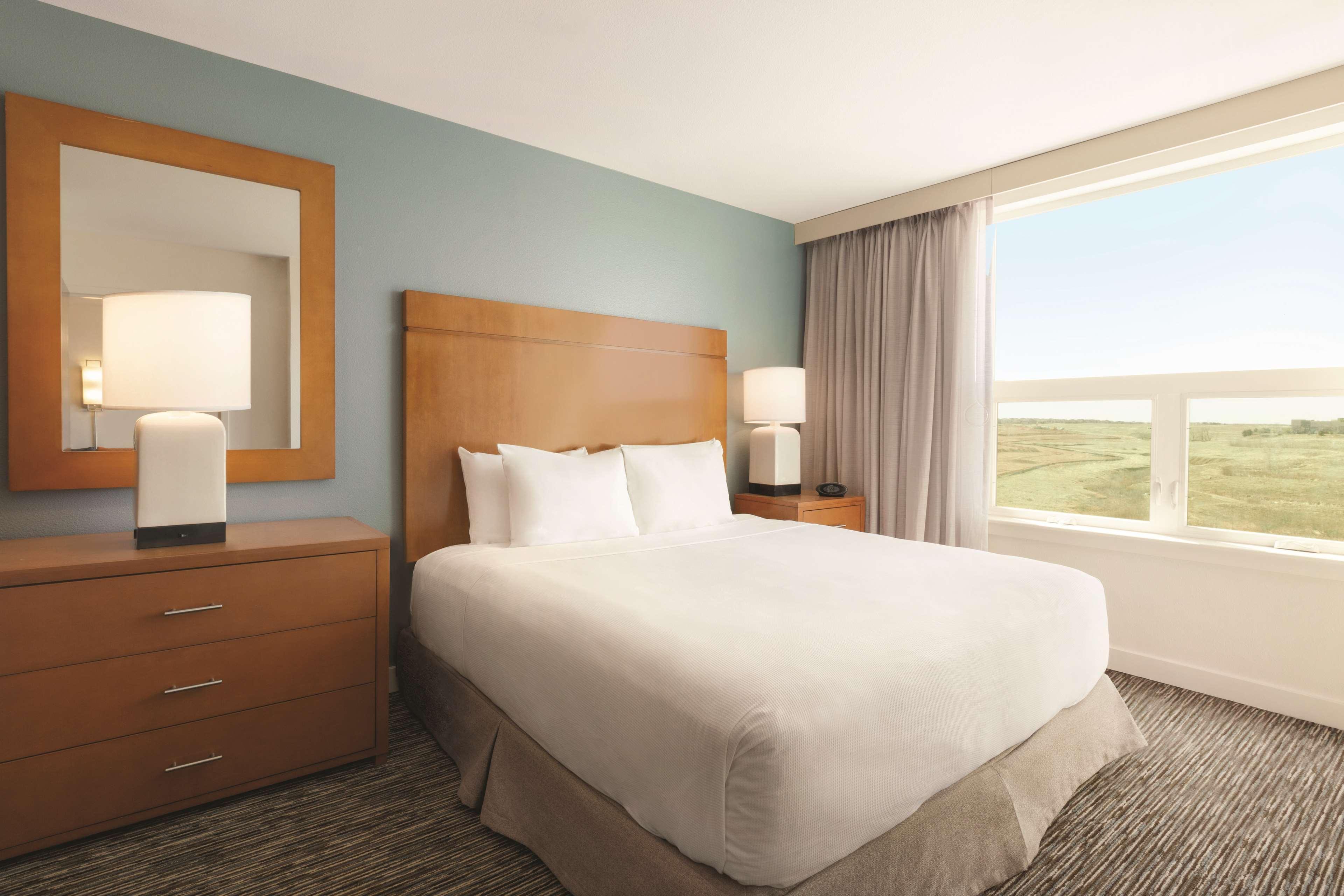 One-Bedroom King Suite Accessible Tub Disability Access,1438827343:JPEG