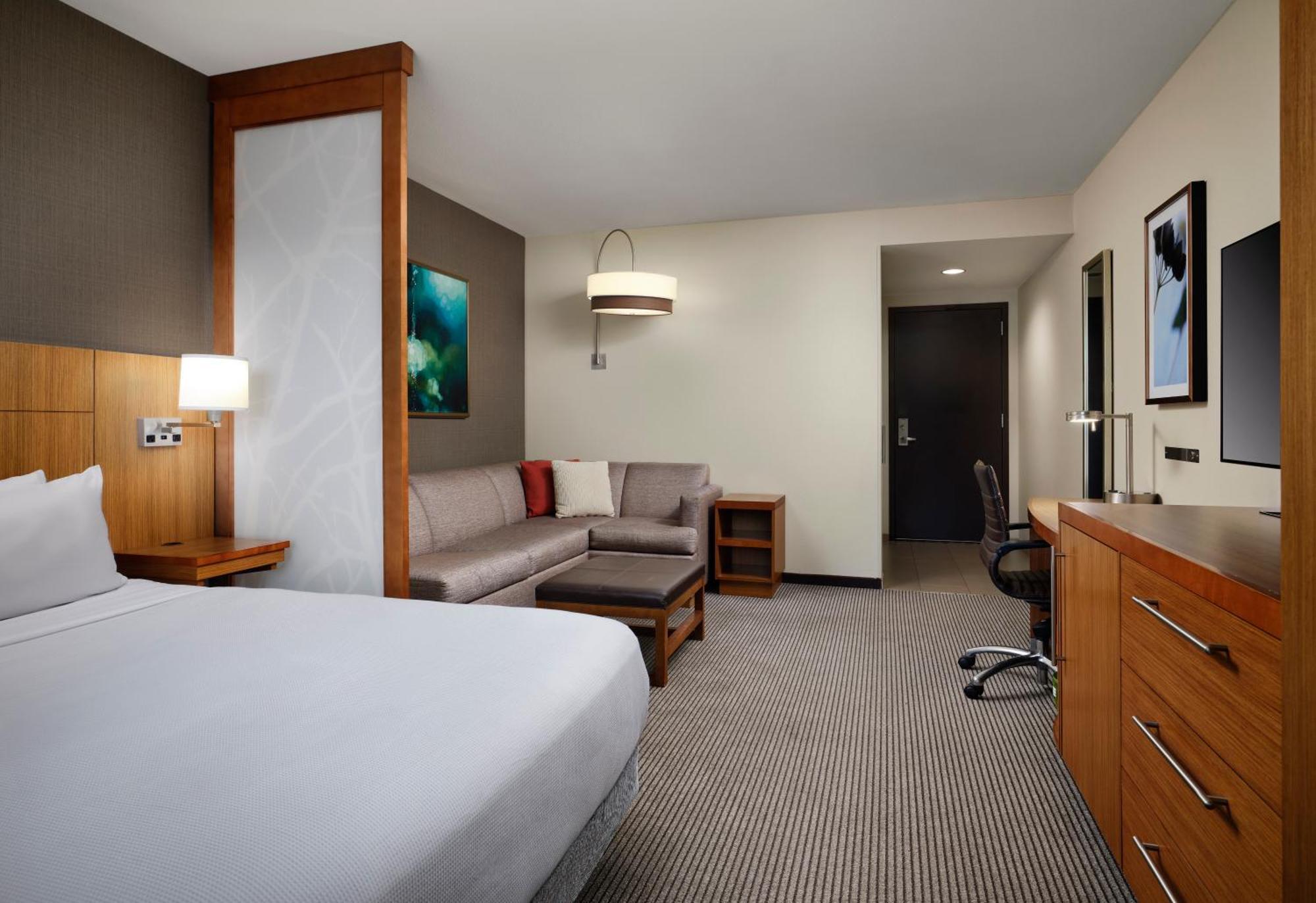 King Room with Sofa Bed,1499152546:JPEG