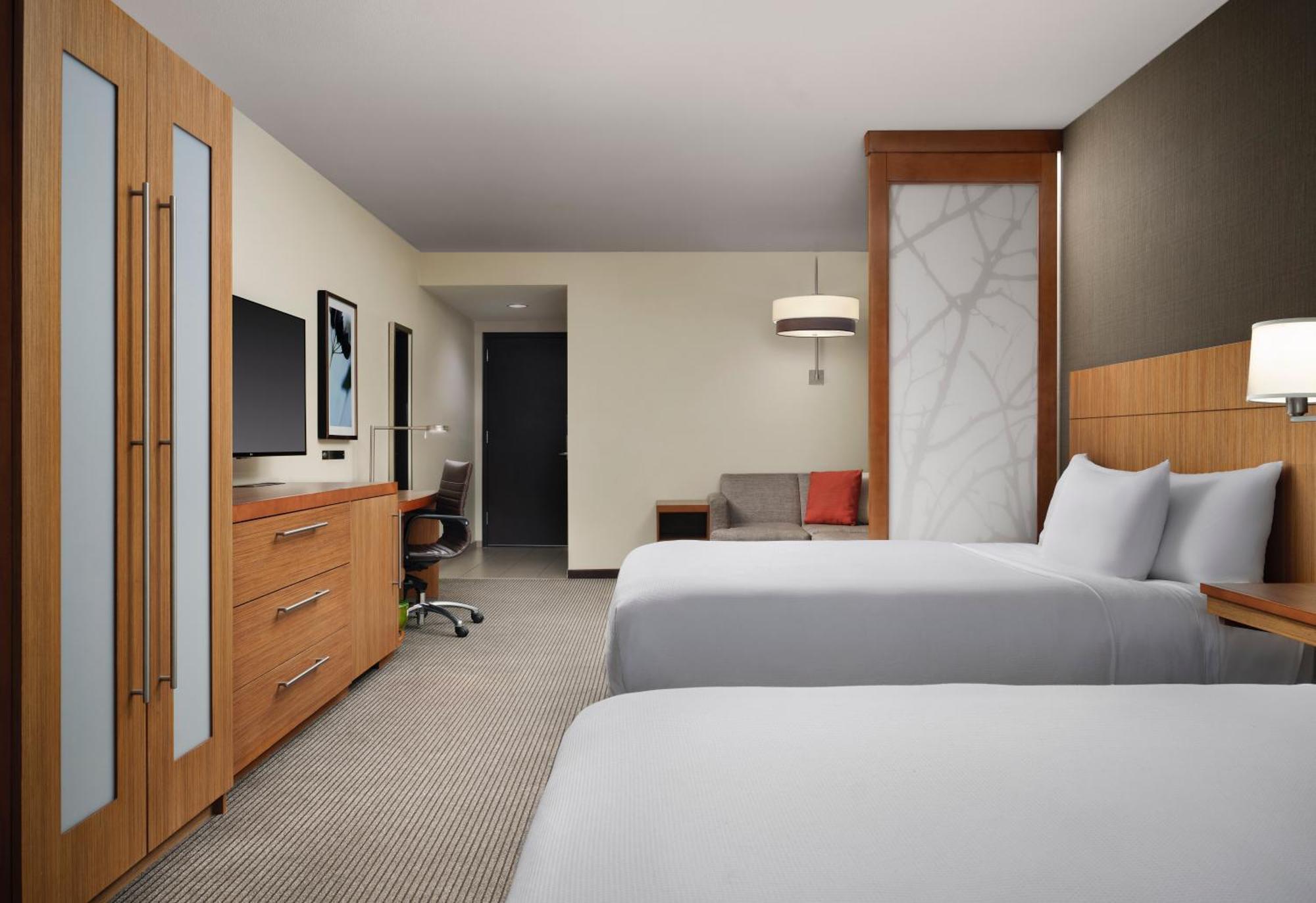 Queen Room with Two Queen Beds and Sofa Bed,1280226343:JPEG