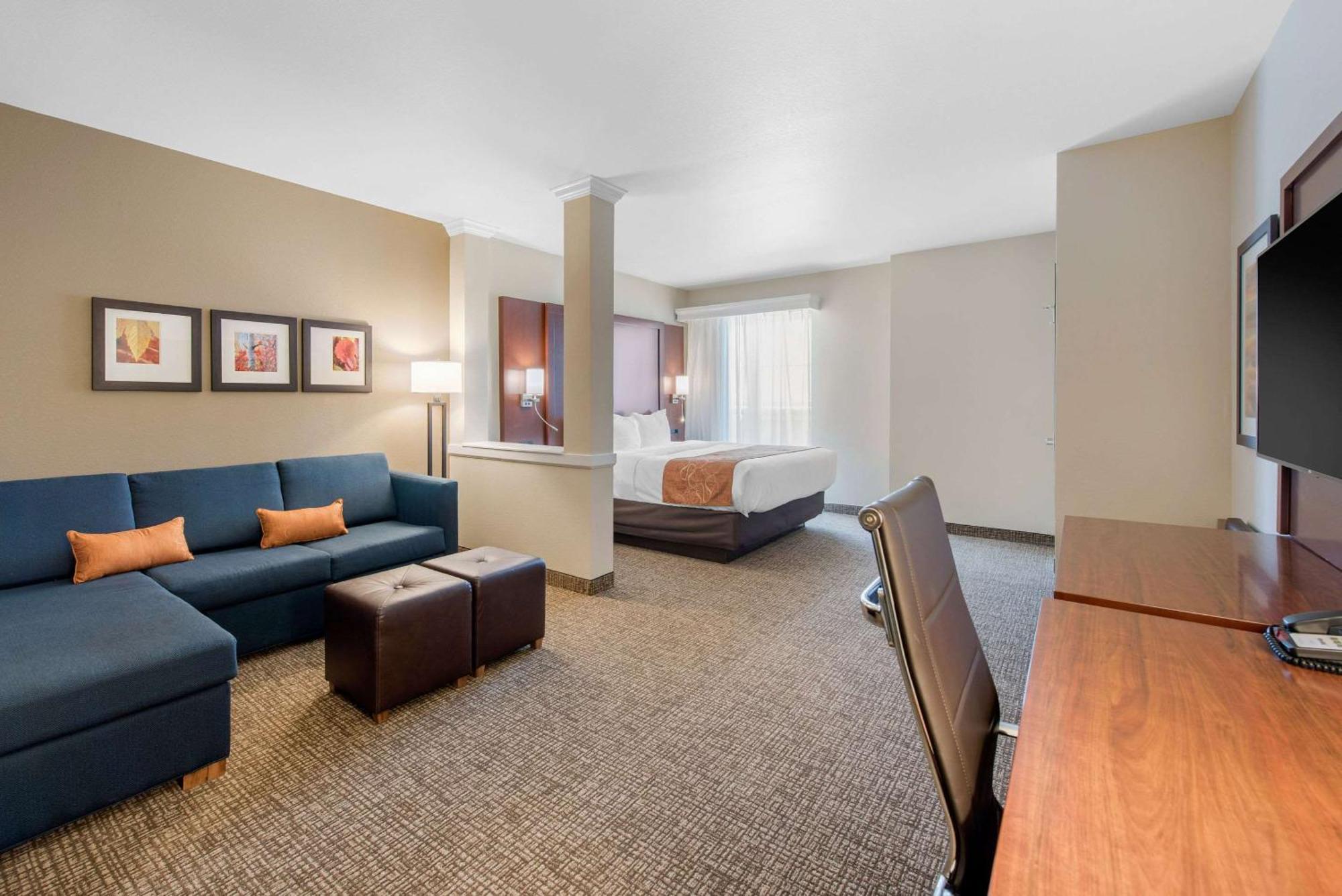 King Suite with Sofa Bed and Spa Bath - Non-Smoking