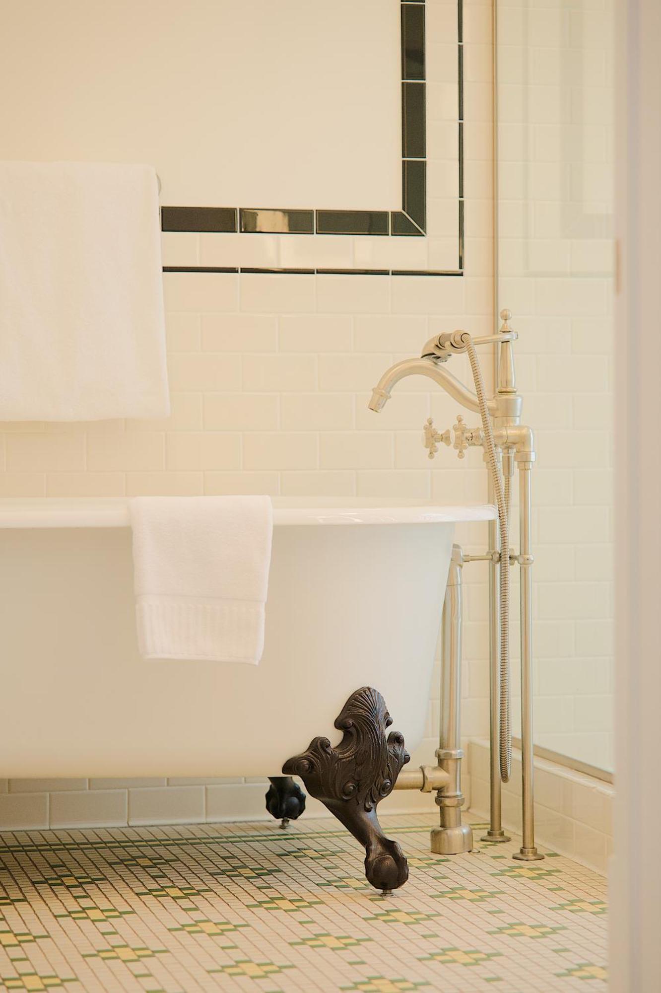 Deluxe Double Room Bath