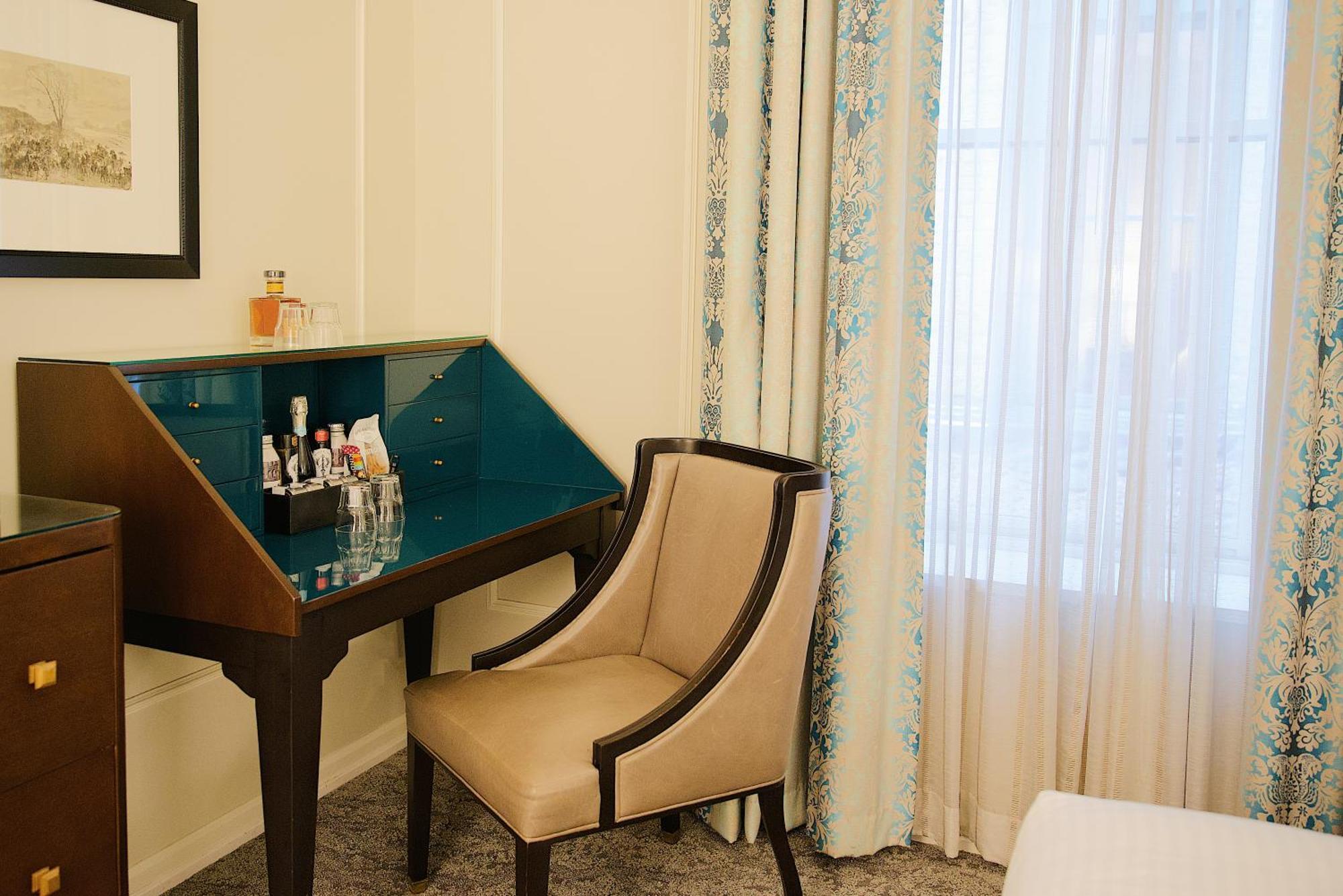 Standard Queen Room