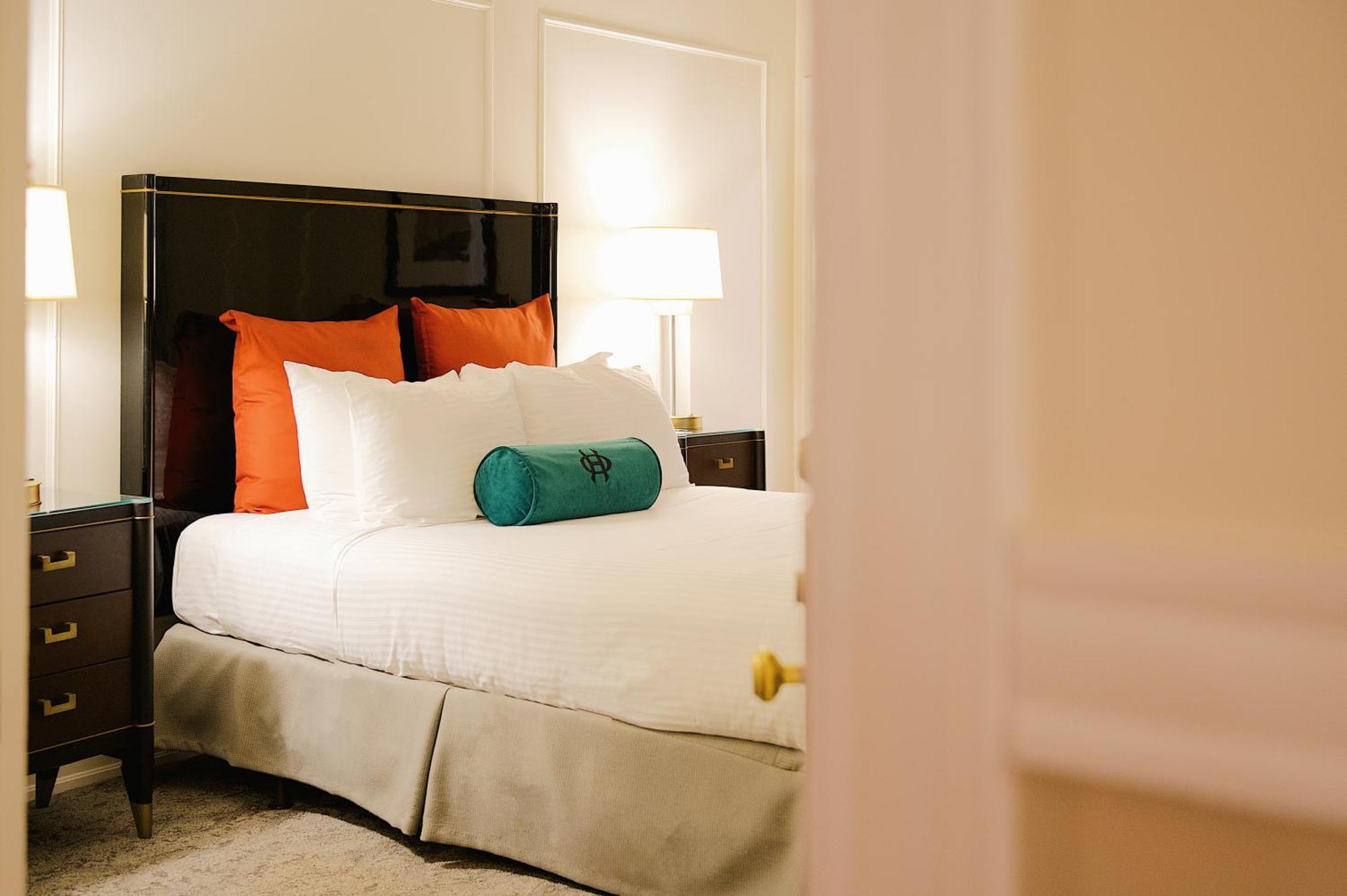 Standard Queen Room