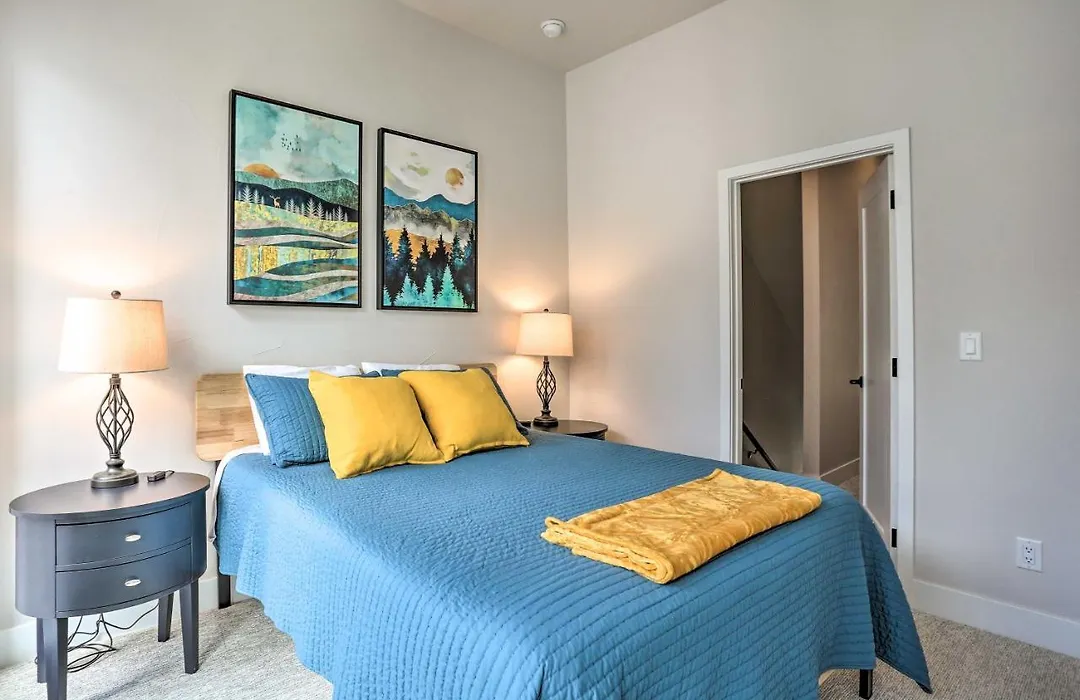 Trendy Denver Townhome - Walk To Mile High Stadium-1