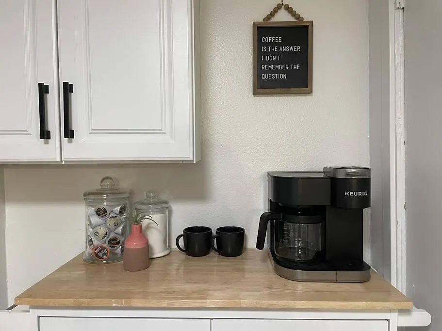 Adorable City Park Unit With Kitchen-1