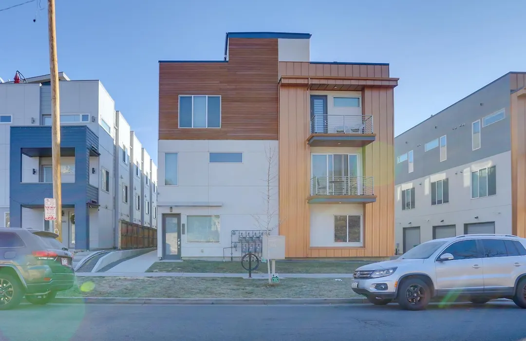 Upscale Retreat With Rooftop Walk To Mile High-1