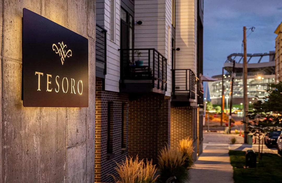 Walk To Gameday - Jefferson Park Condo - Tesoro-1