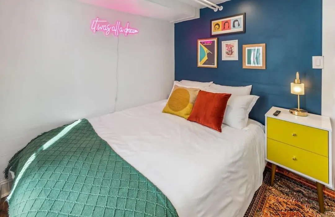 Stylish 2 Bedroom Apt Steps From Regis Tennyson St-1