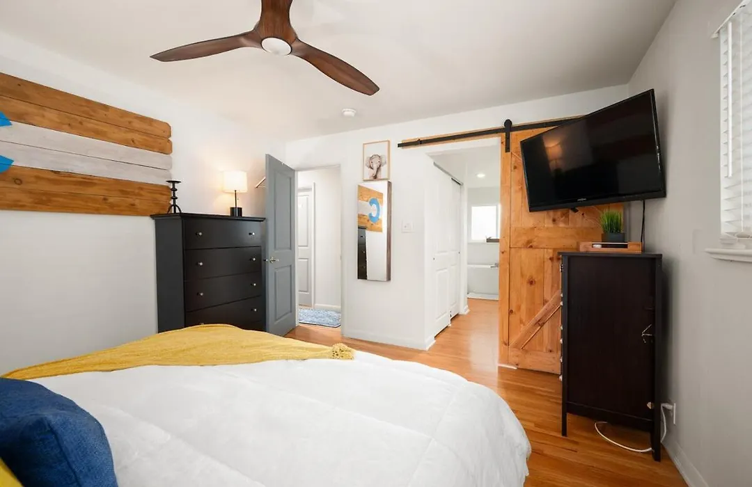 Luxury 3B-3B- Hot Tub, Sauna, Personal Gym-1