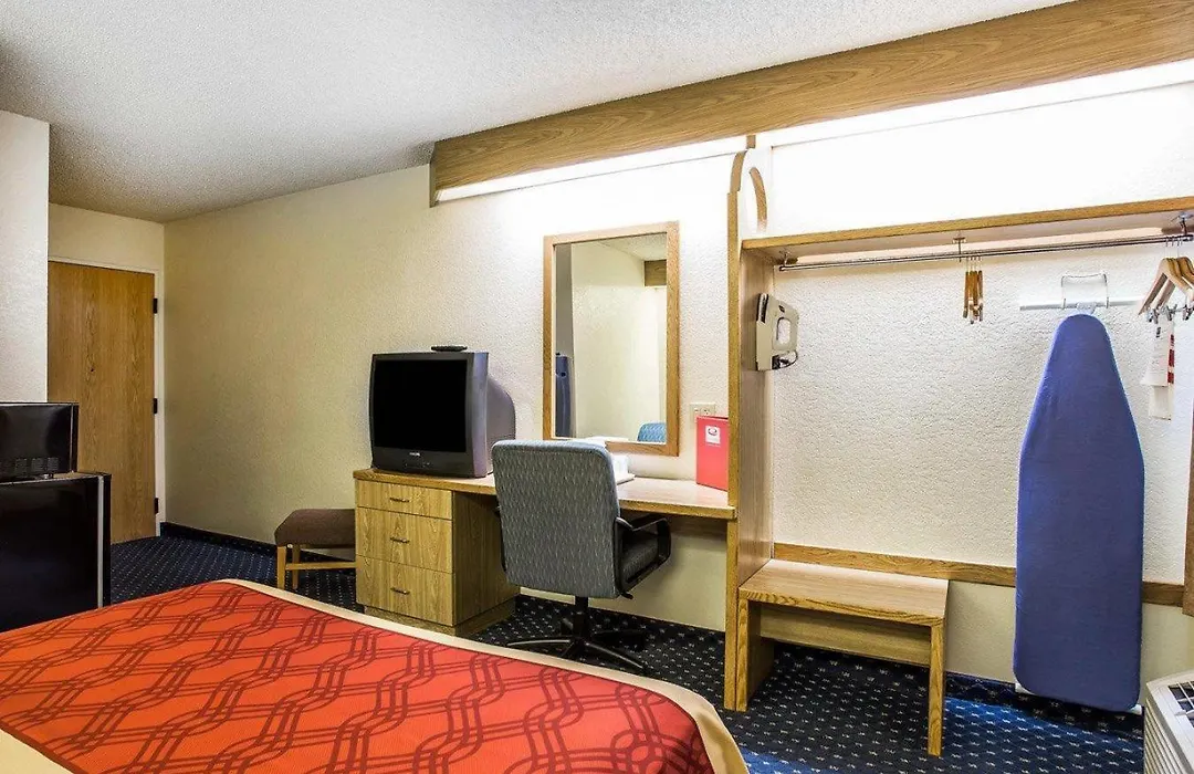 Econo Lodge Denver International Airport-1