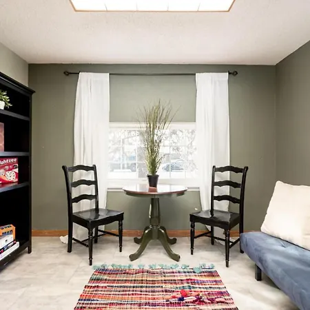 Sunny Family-Friendly - Home Away From Home!-2