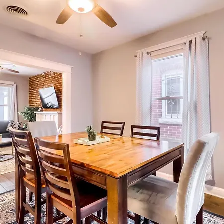 Cozy 2 Bedroom Bungalow In The Heart Of Denver!-3