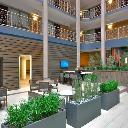 Embassy Suites By Hilton Denver Central Park-3