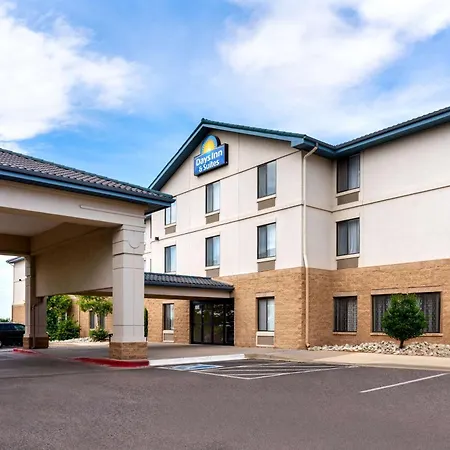 Days Inn & Suites By Wyndham Denver International Airport-3