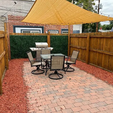 Cozy 2 Bedroom Bungalow In The Heart Of Denver!-2