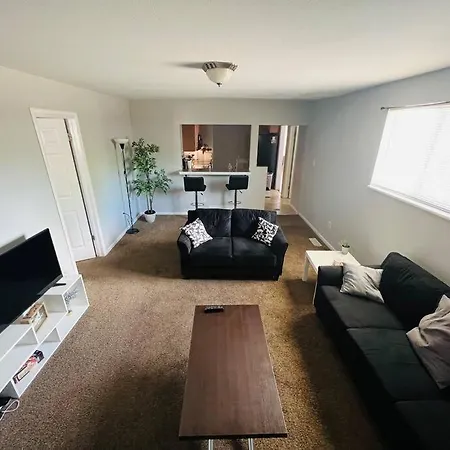 Modern Home Near Downtown-3