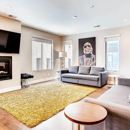 Luxurious, 3 Bdr Home-Balcony, Rooftop And Parking-2