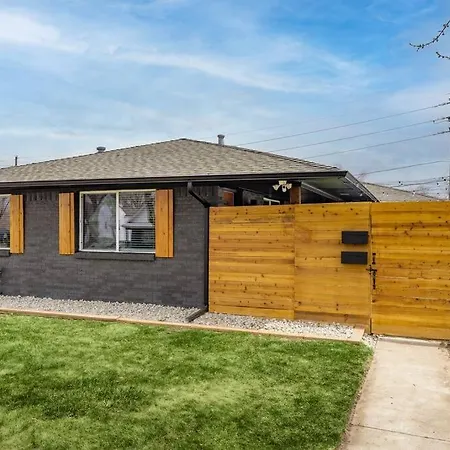 Wild West Disco Haus 2! New Hot Tub, Patio + Gym-3