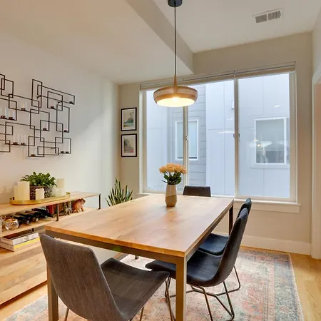 Upscale Retreat With Rooftop Walk To Mile High-2