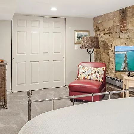 Garden Apartment - Decor Upgrades - Capitol Hill-3
