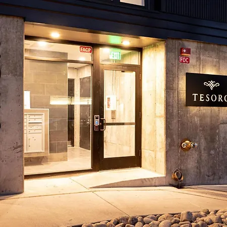 Walk To Gameday - Jefferson Park Condo - Tesoro-2