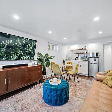 Stylish 2 Bedroom Apt Steps From Regis Tennyson St-2