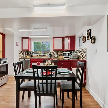 Cozy & Spacious Apartment Steps From Regis-2