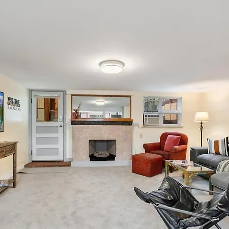 Cozy & Spacious Apartment Steps From Regis-3