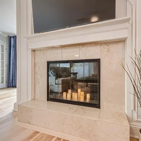 Larimer Luxury Top Notch Amenities Walk To All-3