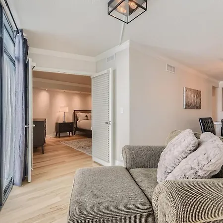Larimer Luxury Top Notch Amenities Walk To All-2