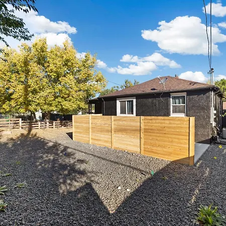 Peaceful Home W/ 4Br, Big Yard And Amazing Art-3