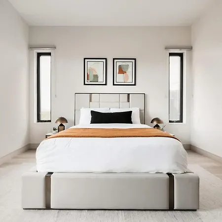 City Views! - Chic Jefferson Park Condo - Tesoro-2