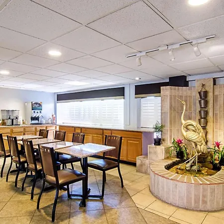 Quality Inn & Suites Denver Stapleton-2