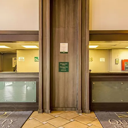Quality Inn & Suites Denver Stapleton-3
